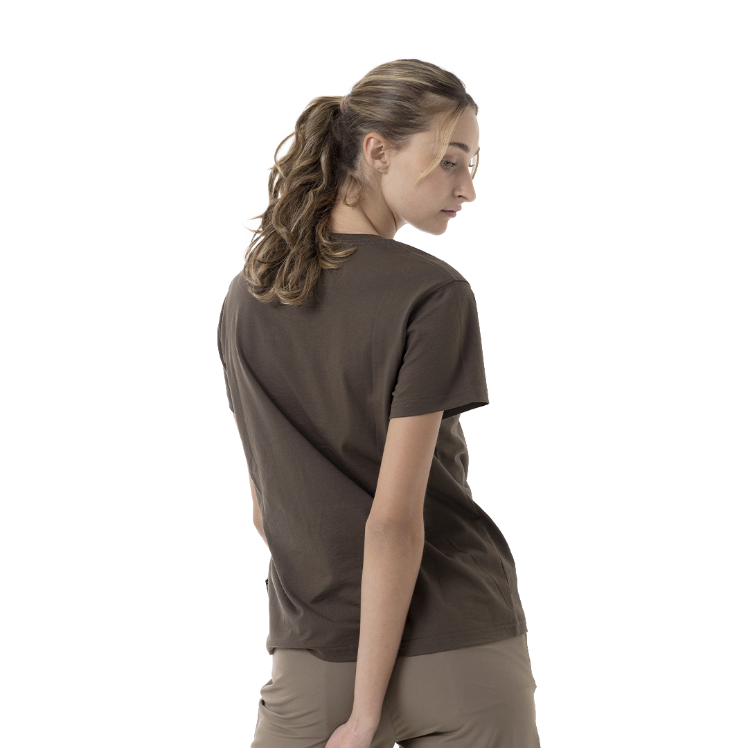 Camiseta Elements para mujer color café